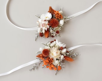 Daisy+Baby&#39;s breath Burnt Orange dried wrist flower,Bohemian wedding accessories, White+Orange dry flower wrist  corsage