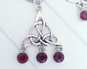 Ruby Crystal Celtic Knot Sieraden Set - Handgemaakte Ierse juli Birthstone Gift. Sterling oorbel draden. Roestvrij stalen ketting