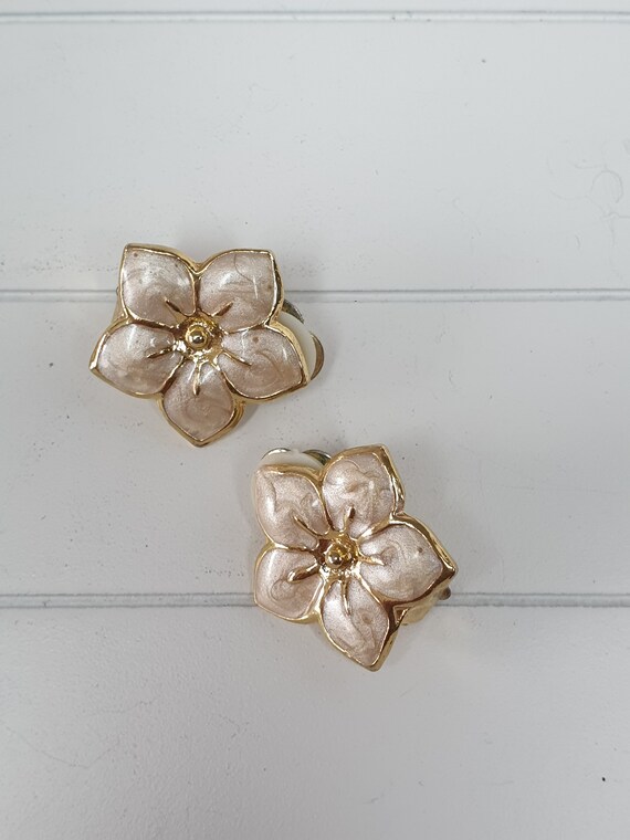 Elegant Vintage Enamel Flower Clip-On Earrings - … - image 9
