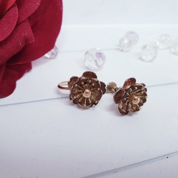 Vintage 1950s Flower Earrings in Rose Gold Tone s… - image 5