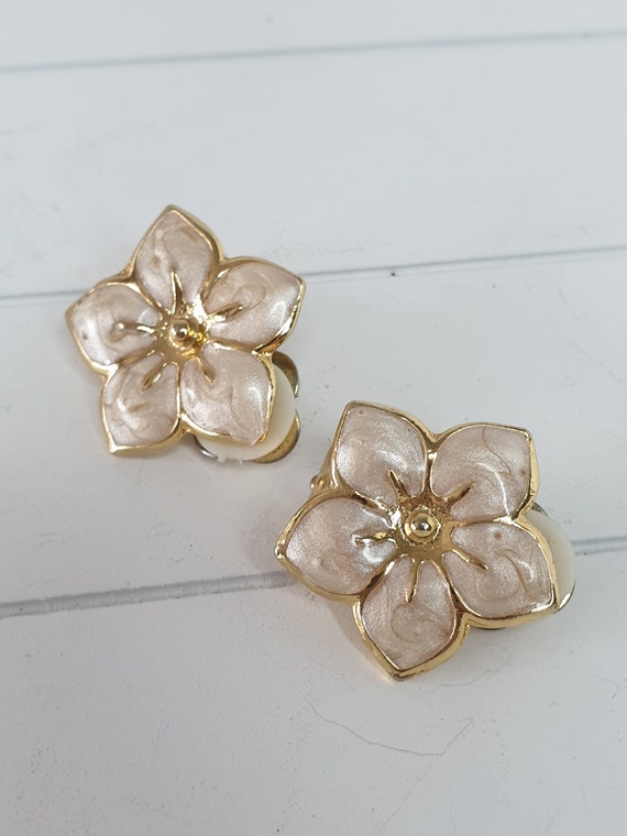 Elegant Vintage Enamel Flower Clip-On Earrings - … - image 2