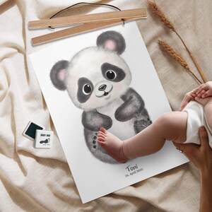 Baby Fußabdruck Poster Panda – personalisiertes Geschenk zur Geburt, Taufe & 1. bis 4. Geburtstag – Babyzimmer Deko – Abdruck-Set A4 und A3