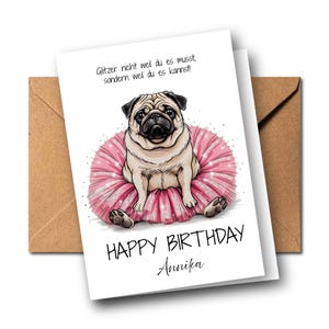 Personalisierbare Geburtstagskarte mit Mops im Glitzer-Tutu – Witzige Happy Birthday Karte mit coolem Glitzer Spruch - mit Name und Umschlag