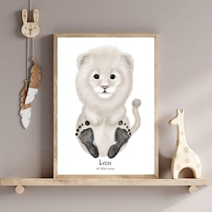 Baby Fußabdruck Poster Löwe Skandi Boho personalisiert | Geschenk Baby Geburt Taufe | Babyzimmer Deko Beige | Baby Geschenk personalisiert