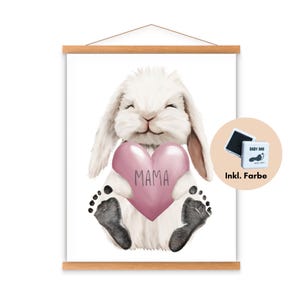 Baby Fußabdruck Poster "Mama" | Hase Skandi Boho personalisiert | Geschenk Muttertag Geburtstag | Wanddeko Beige | Babygeschenk für Mama