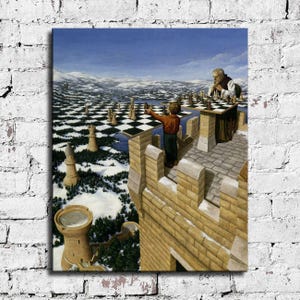 Puede incluir: Una pintura surrealista representa una partida de ajedrez en una muralla de castillo con vistas a un paisaje nevado. El tablero de ajedrez se extiende en la distancia, con piezas de ajedrez dispersas por el terreno nevado. Un hombre y un niño juegan al ajedrez.