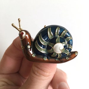Wonderful Snail brooch,Colourful snail brooch,  Dark Green Snail brooch,Woodland brooch,Enamel Brooch,Kawaii brooch,Lovely gift