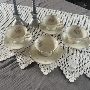 Vintage KPM AD 1831 Fine Porcelain 4 Tea Cups and Saucers Frederike 1930s Germany