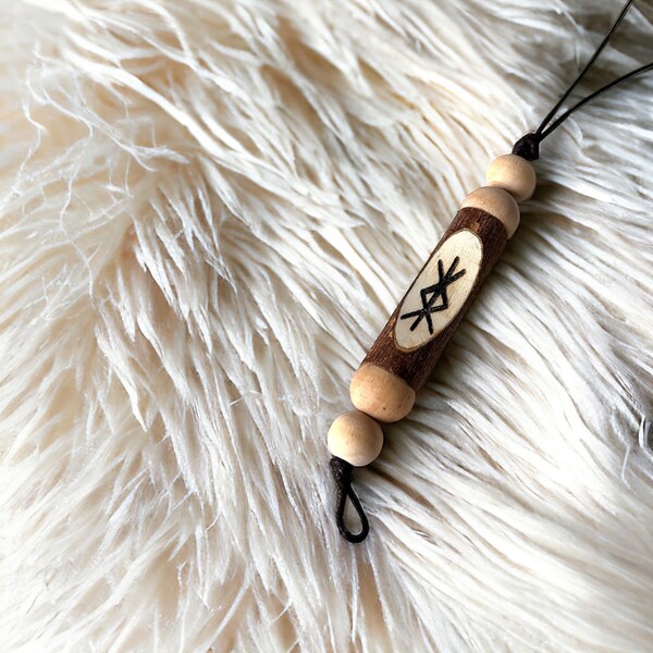 Pendentif rune bois brut et perles : Protection