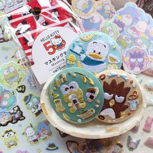 Personnages Sanrio Hapidanbui, lot de produits brodés, insignes de boîte de conserve, épingles, autocollants Hello Kitty, ruban de masquage des années 50, rétro, nouveau sac porte-bonheur, rare