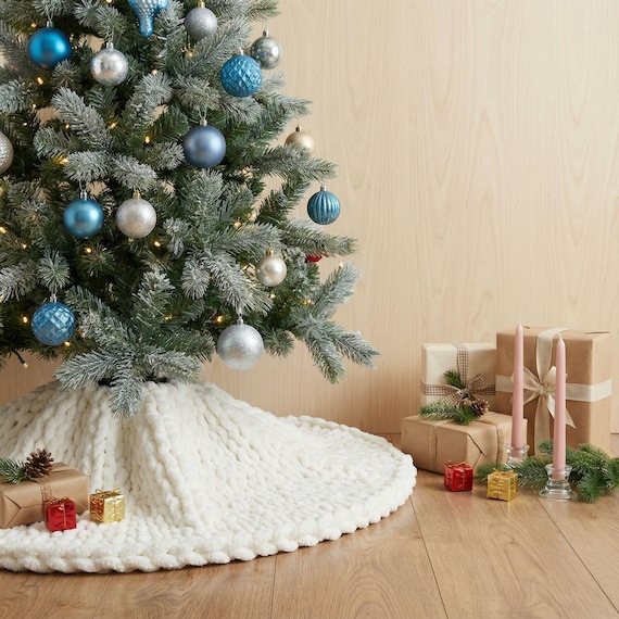 Handgemachte weiße Weihnachtsbaum-Rock