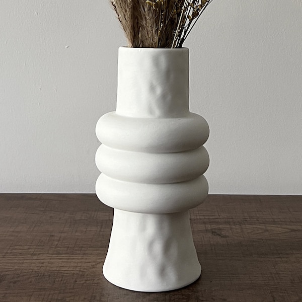 Chic Triple-Ring Dimple Textured Vase In Pristine Ceramic White