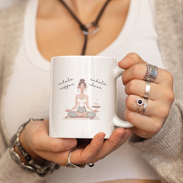 Coffee Loving Yoga Mama Kaffeetasse, Inhale Coffee, Exhale Chaos, Ideales Geschenk für Kaffee- und Yoga-Liebhaberinnen, Perfekt für Mutterta