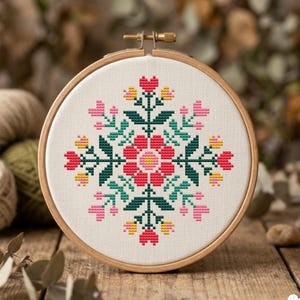 Kreuzstichmuster mit floralem Mandala-Motiv (PDF, sofortiger Download), farbenfrohe Blumen und Herzen, Stickerei im Stil der Volkskunst.