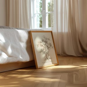 Puede incluir: Una impresi&oacute;n enmarcada de un dibujo en blanco y negro de un &aacute;rbol con el texto "Rooted and grounded in love, September 2017". La impresi&oacute;n est&aacute; en un marco dorado y est&aacute; sobre un suelo de madera.