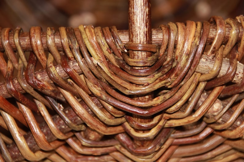 Panier traditionnel sur arceaux Osier et Noisetier Artisanat français image 3