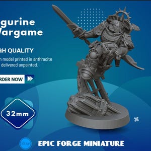 Puede incluir: Una figura miniatura de resina gris de 32 mm que representa a un guerrero con una espada y un casco. La figura está de pie sobre una base y está lista para un juego de guerra.