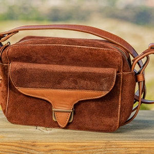 Bolso moderno de piel auténtica de grano completo de gamuza, con múltiples compartimentos, correa ajustable, hecho a mano de alta calidad, elegante, funcional y versátil