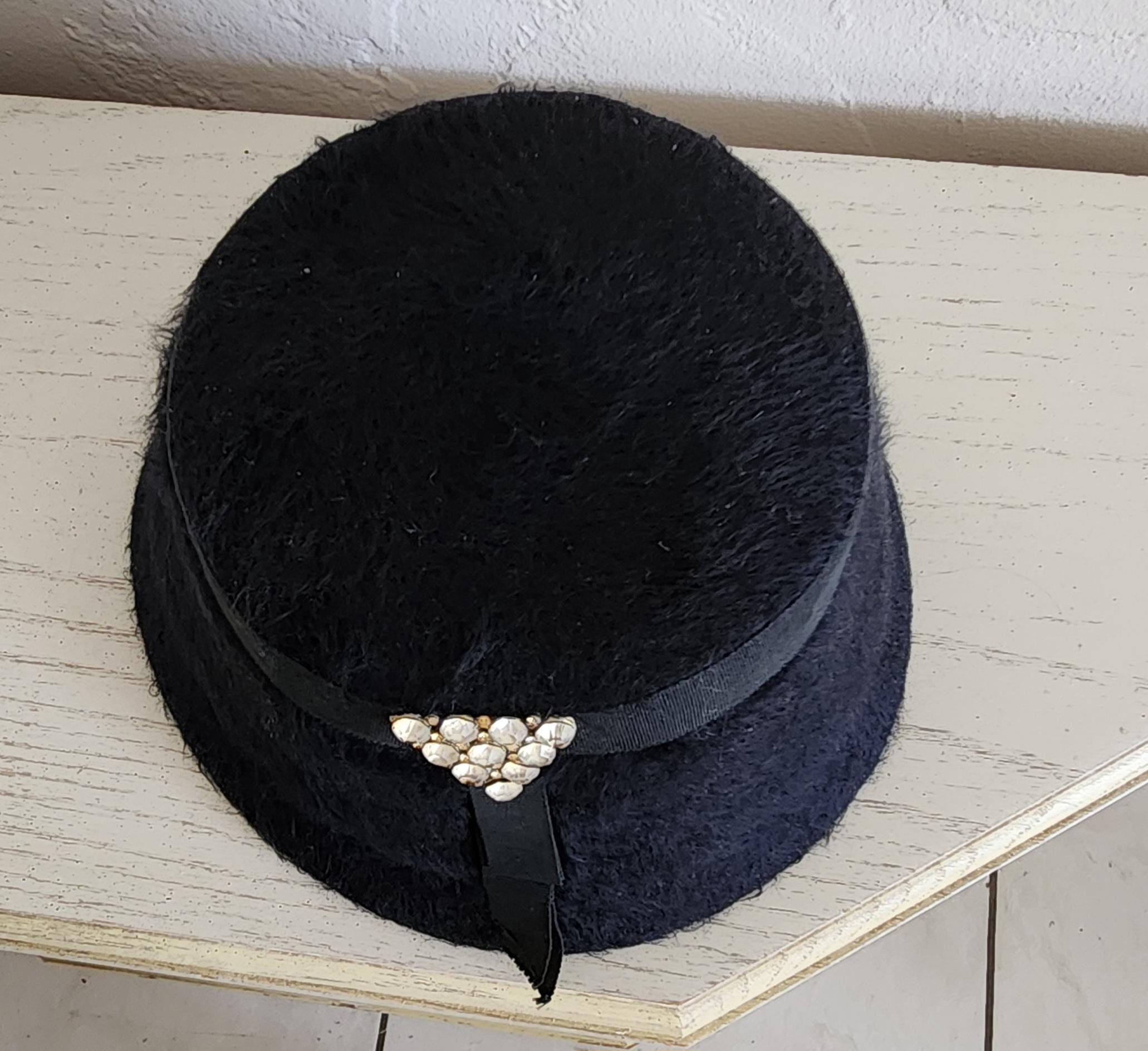 VTG 1940s-50s Rare Black Beaver Fur Cloche Hat Louis Originals California Italy Vintage Black Beaver Fur Cloche Hat With Rhinestone, Size 22  main image 2