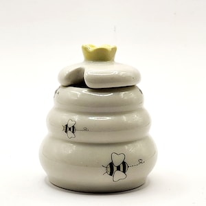 mini honey pot jar covered bee design farmhouse cottage kitchen