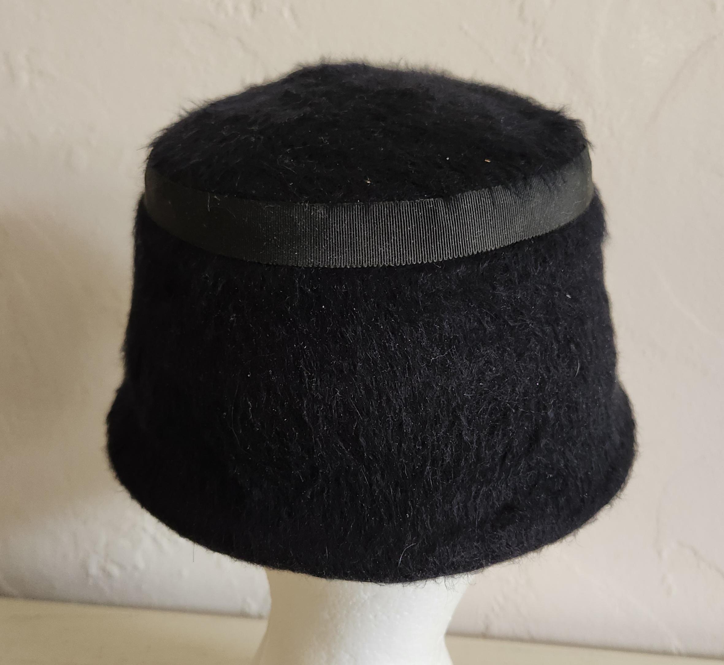 Vintage Black Beaver Fur Cloche Hat With Rhinestone, Size 22  display picture 3