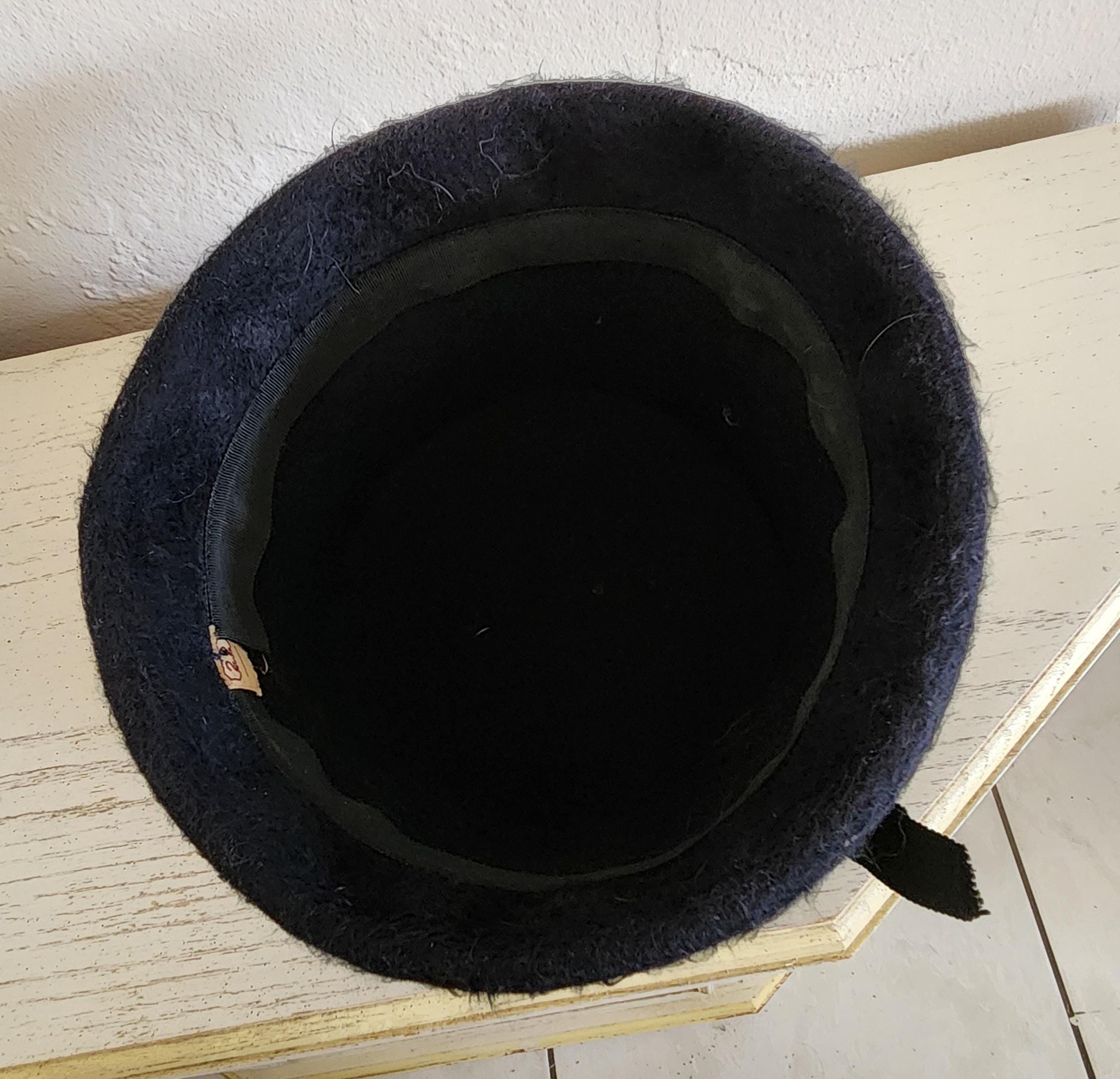 Vintage Black Beaver Fur Cloche Hat With Rhinestone, Size 22  display picture 2
