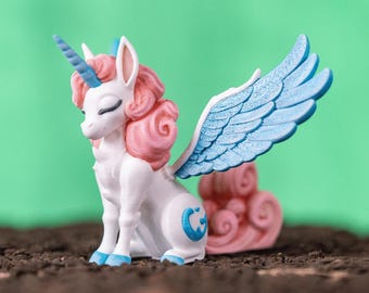 Lumina, la licorne pure | Statue de créature mythique | Miniature de collection | Décoration de table et d'étagère