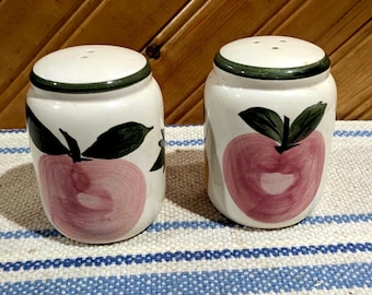 Salero y pimentero vintage de cerámica, pintado a mano, con forma de fruta, manzana, pera y uva.