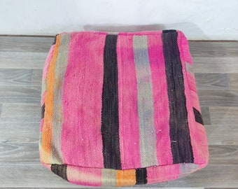 Pouf kilim rose marocain, pouf de sol, pouf de meubles anciens, pouf marocain vintage en laine, pouf carré Beni Ourain, pouf berbère coloré.