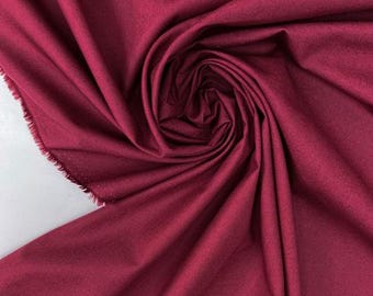 Tessuto per abito a camicia in popeline di cotone 100% italiano, colore bordeaux estivo. Tessuto di lusso proveniente dall'Italia.