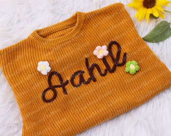 Sweat personnalisé nom nouveau bébé, pull bébé brodé à la main, pull pour tout-petit en tricot aux couleurs confortables, cadeau personnalisé pour jolie petite fille