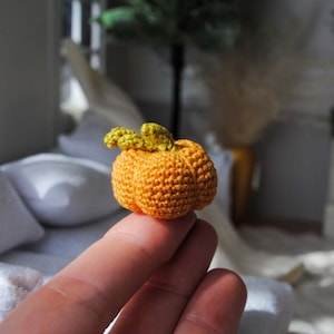 Miniature dollhouse fall crochet pumpkins - 1:12 scale