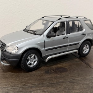Modèle Réduit Maisto Mercedes-Benz ML 320 à L'échelle 1/60 - Occasion