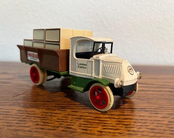 Yelton Trucking Mack Bull Dog Tanker Truck Vintage (1987) Ertl Die
