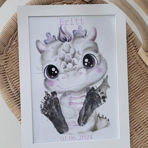 Baby Fußabdruck Set, Kinderzimmer, süße Tiere, Drache, personalisiertes Baby Geschenk, Drachen Jahr 2024, Wandbild Baby und Kinderzimmer Tiere, Memoris