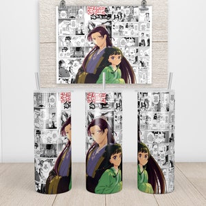 Peut inclure: Trois gobelets en acier inoxydable avec un imprimé de style manga noir et blanc représentant deux personnages. Les personnages sont un homme aux longs cheveux violets et une femme aux longs cheveux noirs. L'impression comprend du texte japonais.