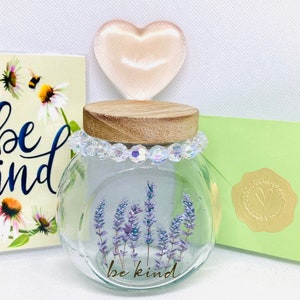 Pacchetto di cura, regalo Sii gentile, regalo ape, regalo amico, cuore in resina, braccialetto di perline, regalo per lei, solo perché regalo, regalo di ispirazione