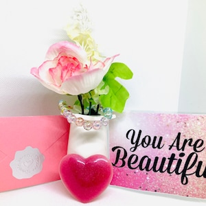 Paquet de soins, cadeau d'adoption, cadeau de maman de famille d'accueil, cadeau de maman, cadeau de fête des mères, coeur en résine, bracelet de perles, cadeau Vous êtes belle