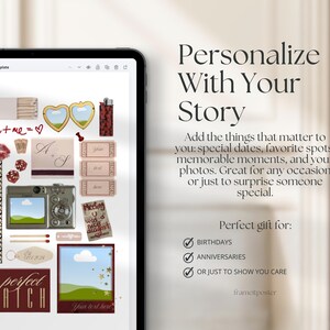 Op de afbeelding: Een digitale tablet toont een aanpasbare poster sjabloon met decoratieve elementen. Het ontwerp bevat harten, een camera en de tekst 'Personaliseer met je verhaal'. Perfect voor verjaardagen en jubilea.