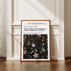 Pôster de jornal de Natal Coquette - Decoração de Natal com inspiração vintage, Arte de parede de Natal "O momento mais maravilhoso chega novamente"