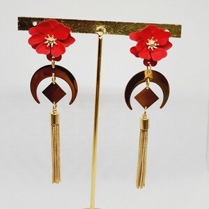 Earrings with flowers. Pendant- Earrings with metal Tassels.