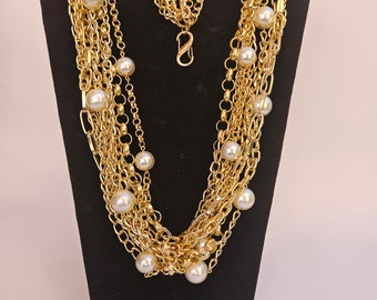 Jewelry Set Made of Chains and Pearls