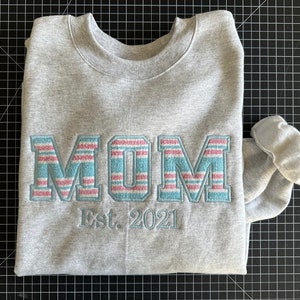 Embroidered Keepsake Sweatshirt Crewneck / Baby outfit applique / MAMA MOM DAD Sweatshirt / Hospital blanket applique sweatshirt keepsake