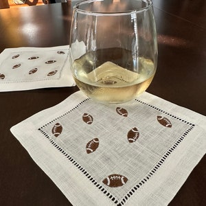 フットボール カクテル ナプキン (刺繍入り、リネン、パーソナライズ)