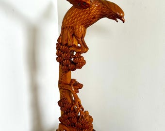 Estatua de águila de madera tallada a mano vintage