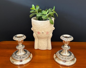 Par de candelabros vintage chapados en plata a juego