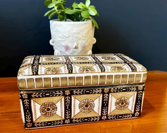Preciosa caja decorativa de cerámica vintage pintada a mano con tapa.