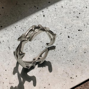 Anillo de espina de plata Y2k, anillo de alambre de púas con punta atrevida, anillo geométrico único, anillo ajustable abierto, anillos góticos de calle, regalo Emo imagen 8