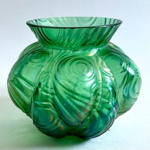 Franz Welz Loetz Spiraloptisch Bohemian Glass Art Nouveau Iridescent Green Vase Antique