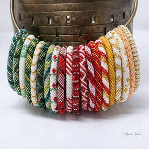 Novità 20 Braccialetti Colorati in Perle Nepalesi – Fatto a Mano in Nepal - Bracciale alla Moda - Venduto Singolarmente
